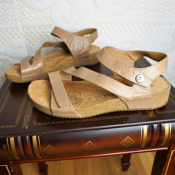 josef seibel tonga 25 triple strap sandals
